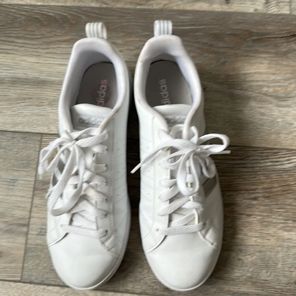 Adidas shoes athletic white silver size 8.5 gently used metallic stripes
